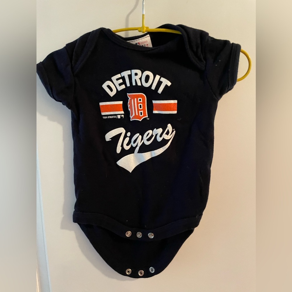 Detroit Tigers onesie,size 0-3 months